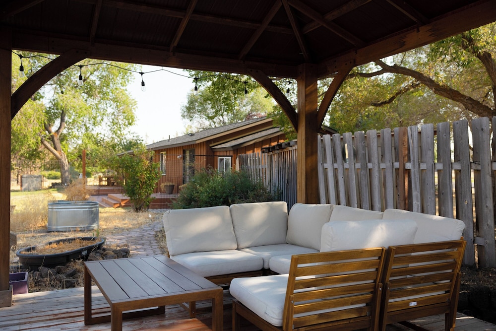 Smith Rock Base Camp Sleeps 6!