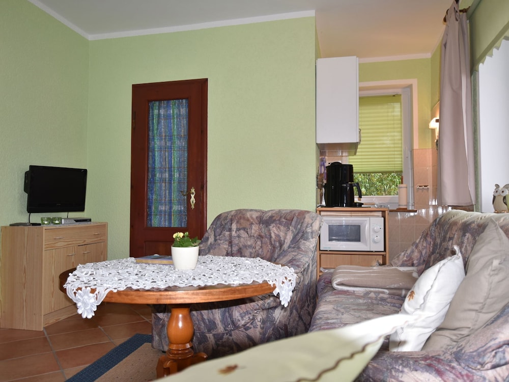 Quaint Bungalow in Reddelich near Baltic Sea Coast view 3
