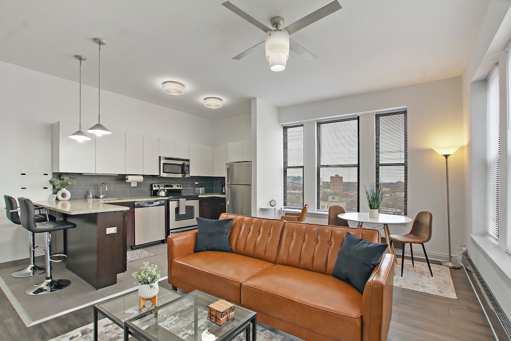 2BR Haven - Del Prado 1013