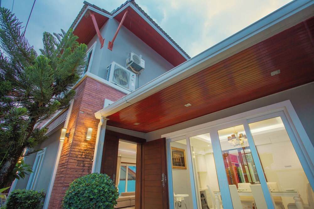 Nee Pool Villa view 4