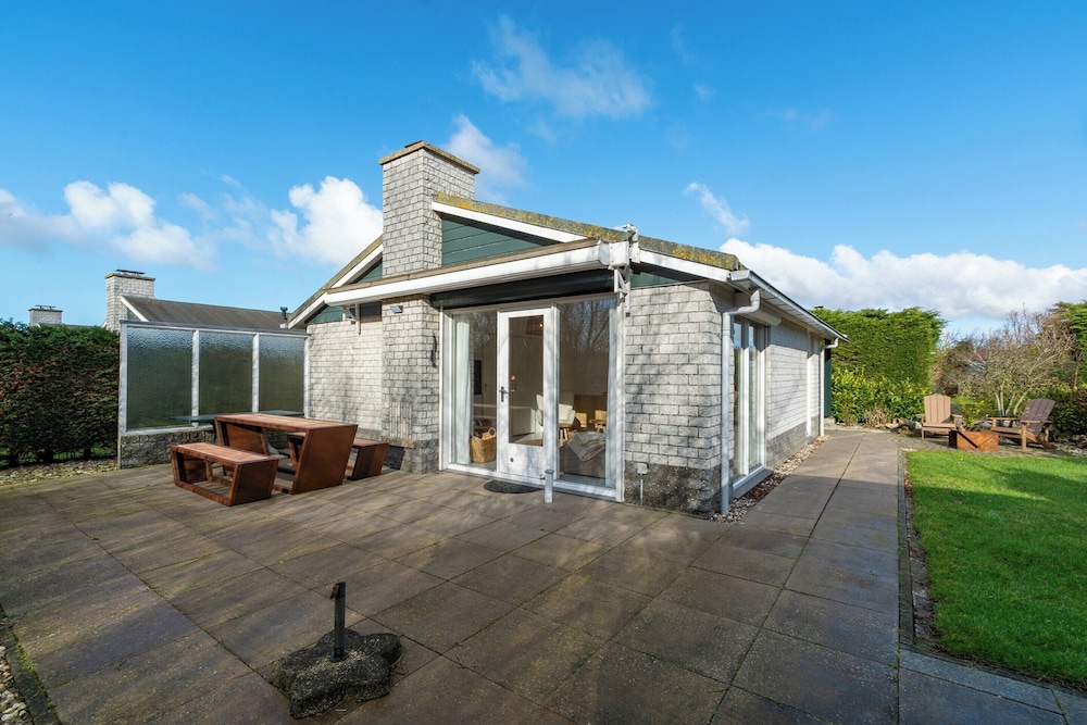 Holiday Home in Park De Watersnip Near Beach