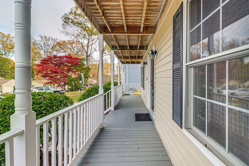 Walk to Lake & Boat Ramp: Central Gem in Annapolis, photo 9