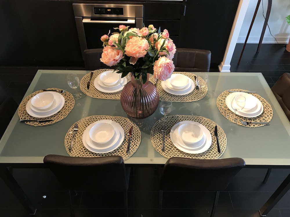 Private Home 3 Bedroom 2 Bath Downtown - Image 5