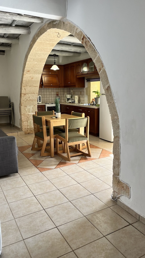 Skandalis Traditional Suites