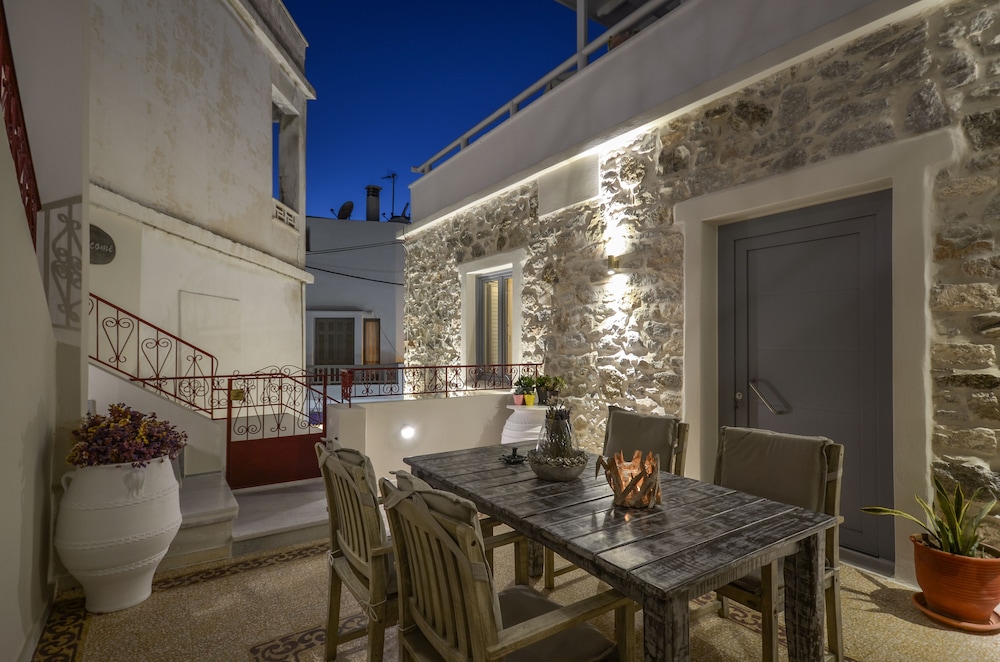 Naxos Center Houses