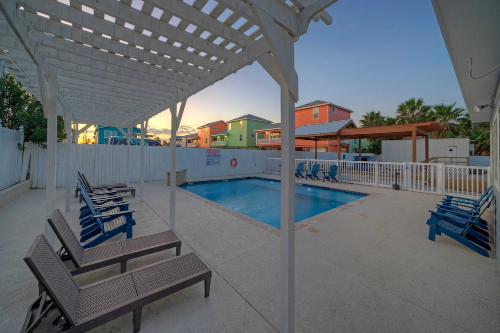 2 Coasta Bahia Condos Mins to the Beach + Pool & Golf Cart Zone