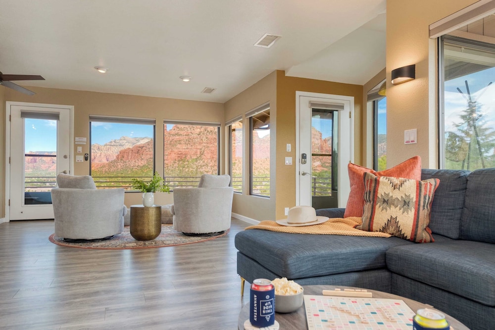 Mid-century Gem w/ Views, Hot Tub & Sunroom Lounge Red Rock Haven by Avantstay