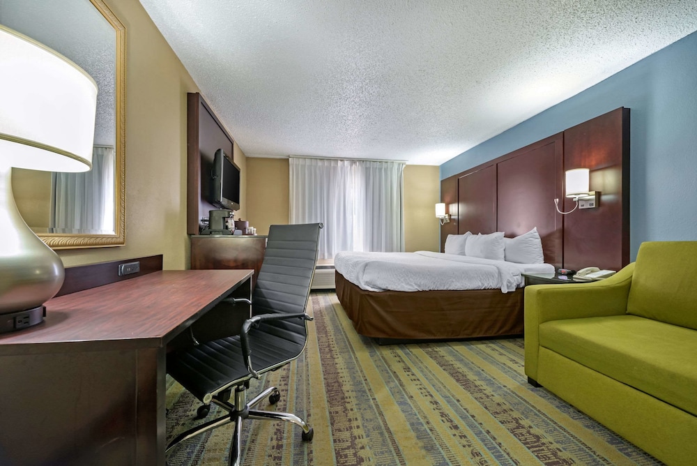 Lexington Vacations - Clarion Hotel Conference Center - North - Property Image 1
