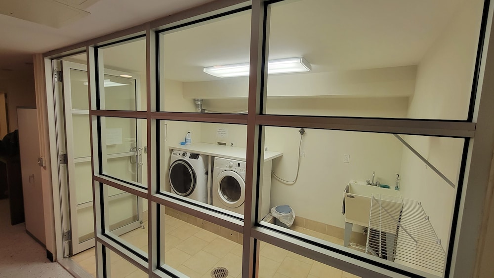 Cypress Court II by Rove Travel 1BR Harlem Apt