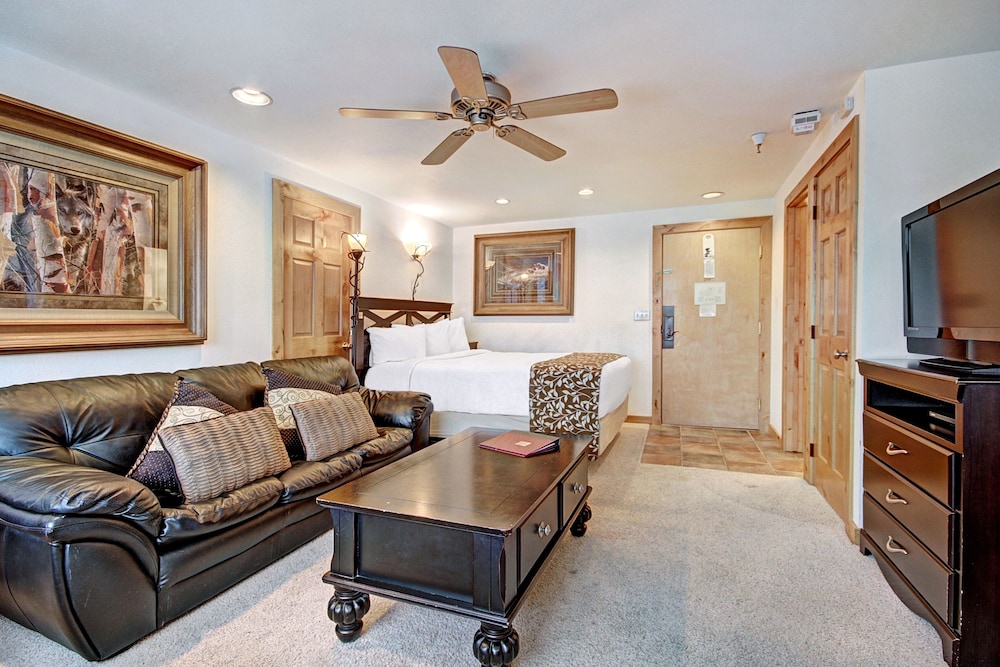 Ski-in/ski-out Studio W/snowy Alpine Views - Walk To Main St Studio Bedroom Condo by RedAwning