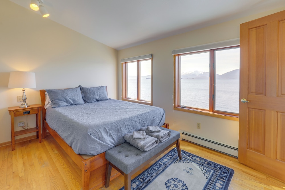 9 Mi to Mendenhall Glacier: Waterfront Juneau Home