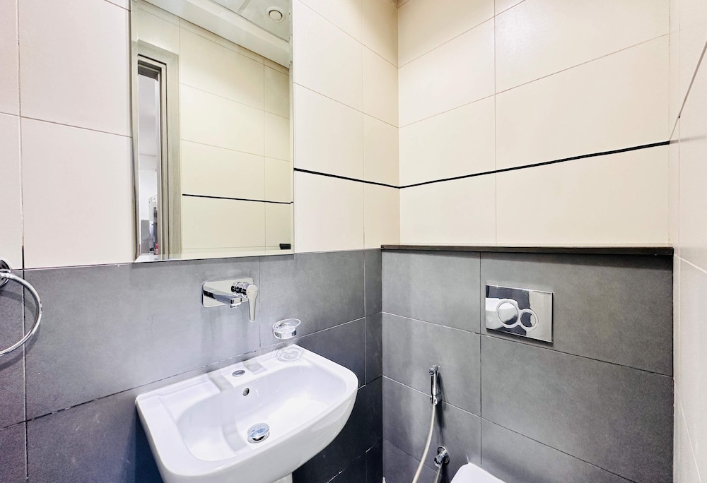 OYO HOME 1366 Standard One Bedroom Jvc
