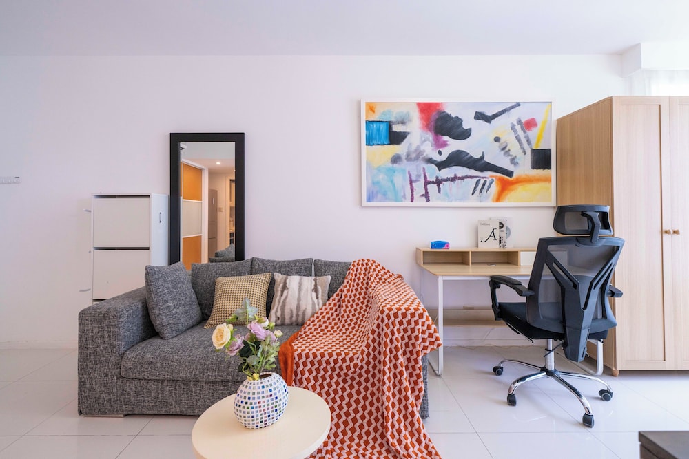 Tyms Xujiahui Stylish 1BR APT