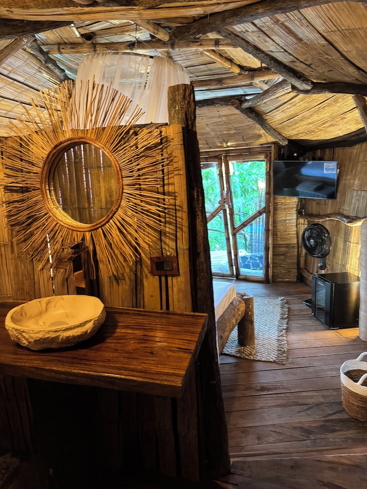 Akasha suites