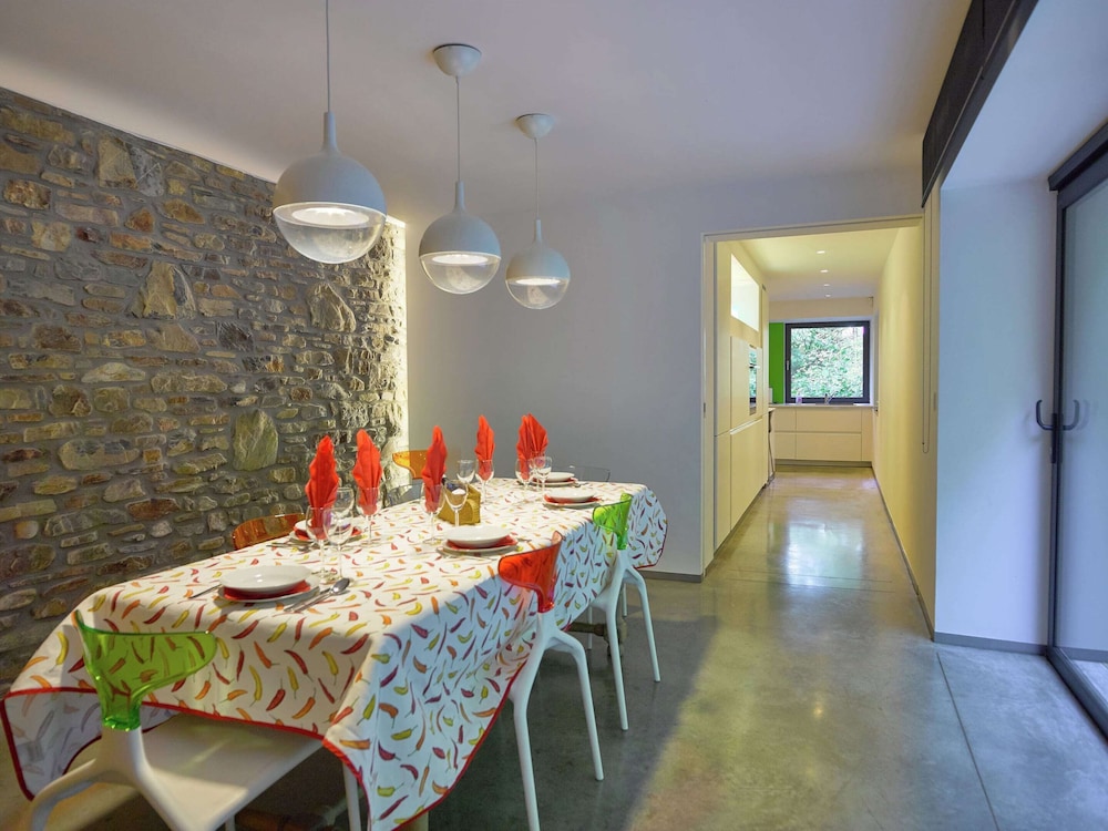 Jalhay Pondside Forest Home