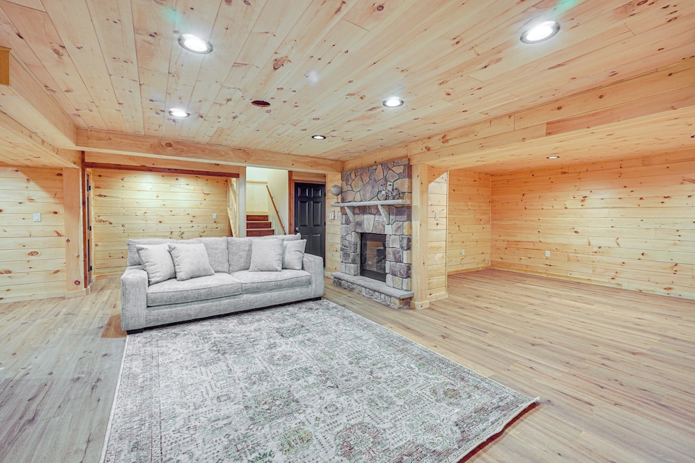 Ski, Hike & More: Spacious Log Cabin in Long Pond view 5