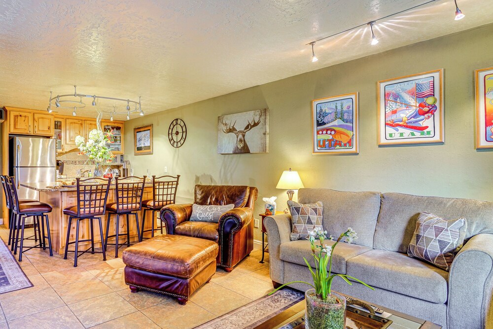 1/2 Block to Lift Bus Stop: Condo in Park City