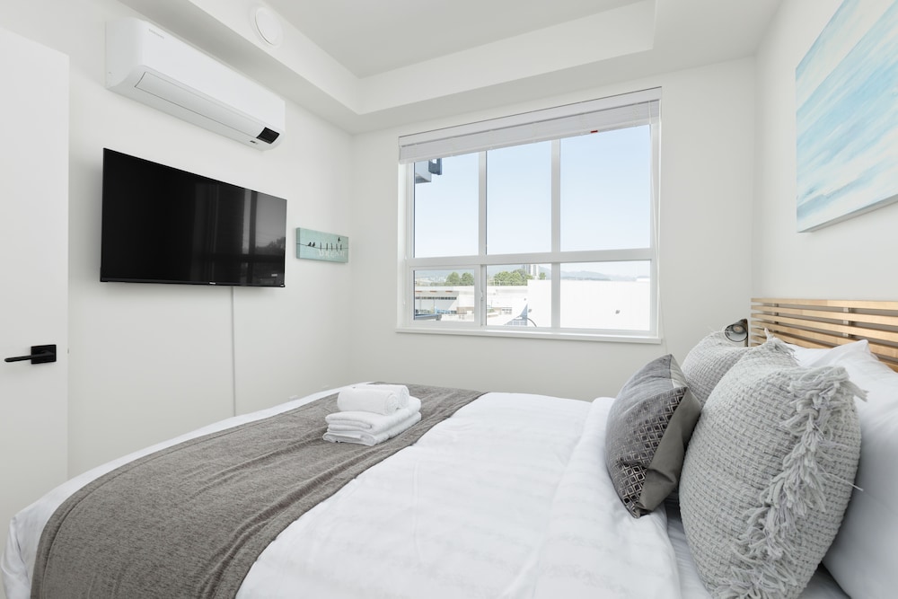 2305-2180 Kelly Ave view 4
