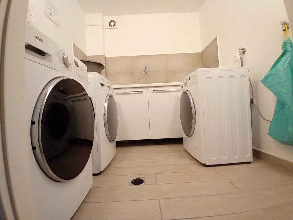 The Beatles 2-BR Apartment in Athens