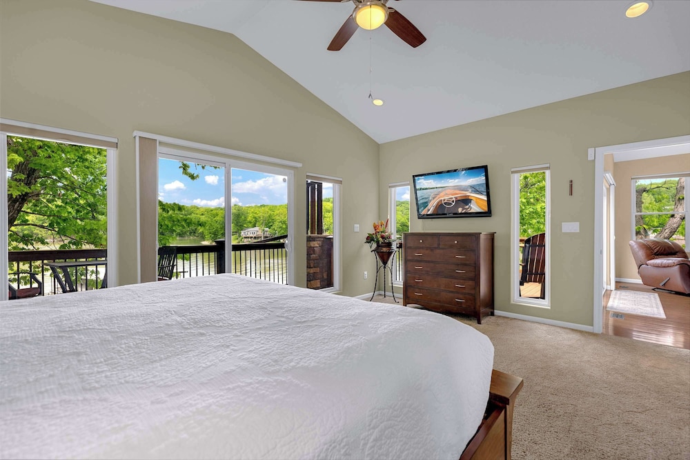 Trails End Hideaway Waterfront
