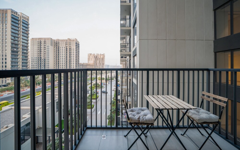 Stylish 1BR in Executive Residence