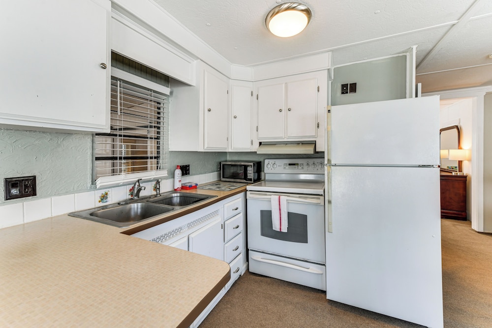 Resort Amenities, 7 Mi to Dtwn: Sarasota Home!