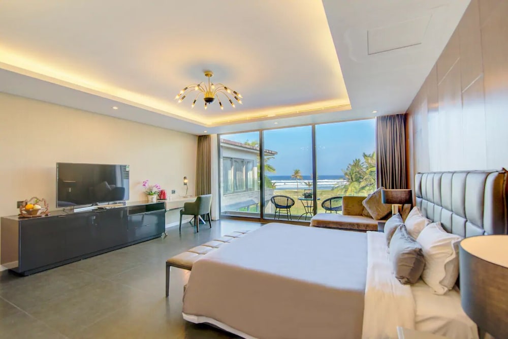 Luxury Yacht Villa