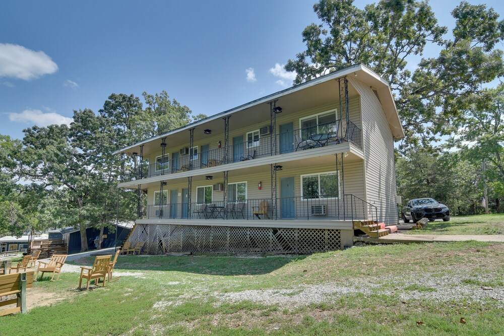 Charming Studio w/ Pool & Table Rock Lake Access!