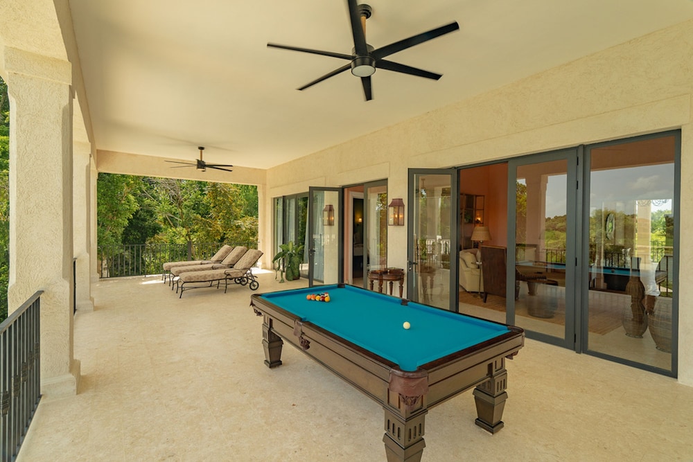 Lake Villa With Pool Table Tennis and Billiard