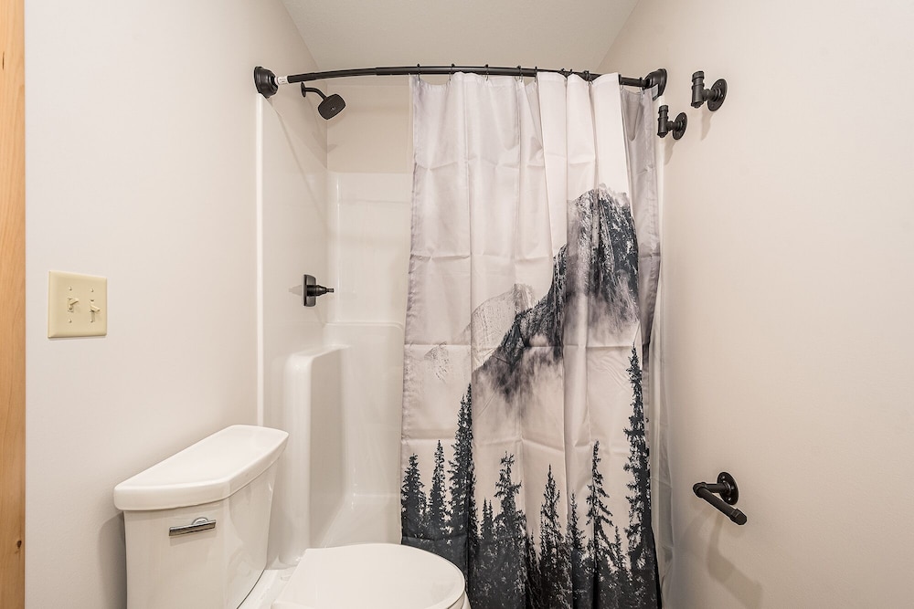 Mountain Crest Lodge - Property Image 8