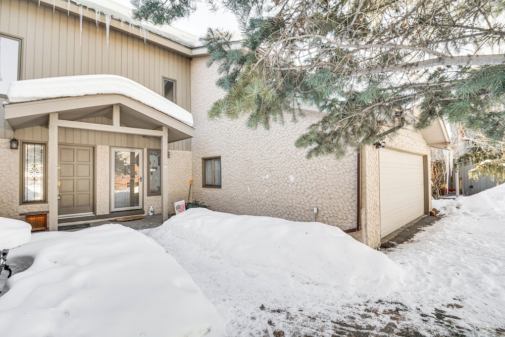 Mtn-view Patio & Hot Tub: Home in Avon