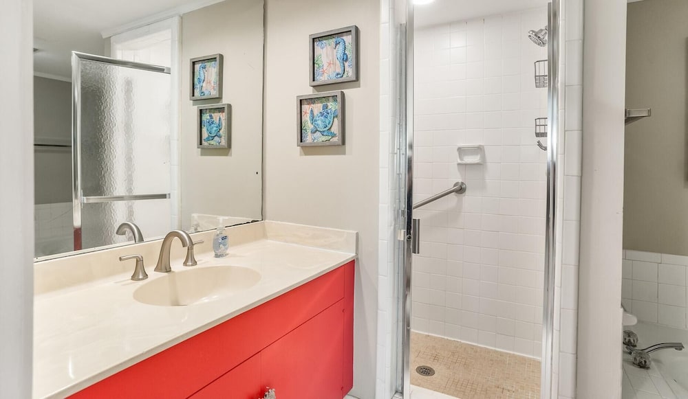 Condo with Resort Access - Great North Island Location