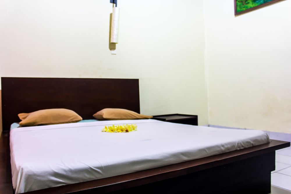 Budhi Beach Inn