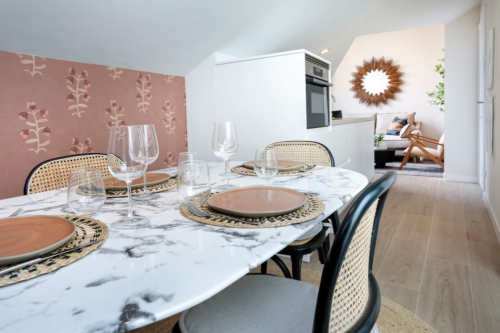 Exclusive 2-bedroom Near the Cathedral. San Matías I