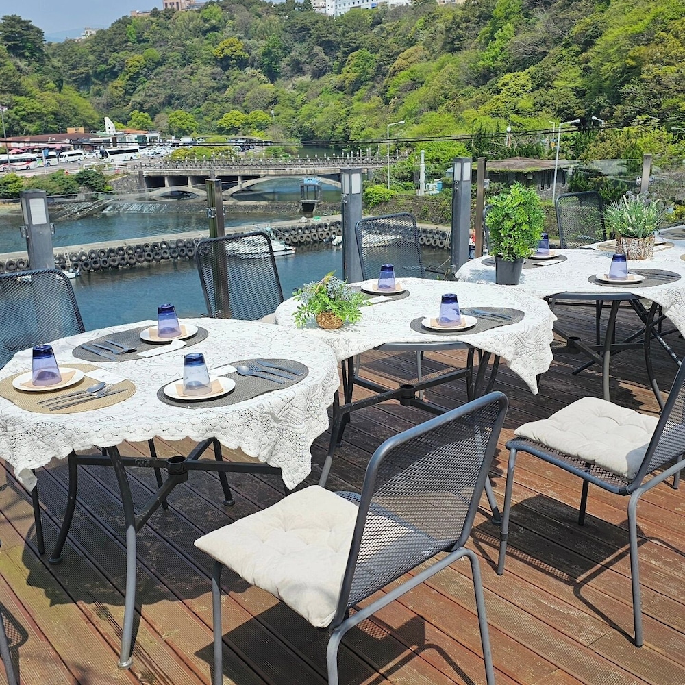 Cheonjiyeon Crystal Hotel 55