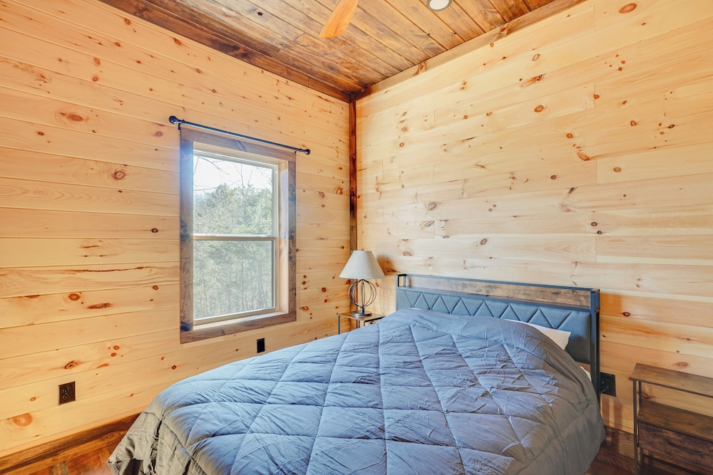 Near Hiking Trails: Mtn-view Haven in Englewood!