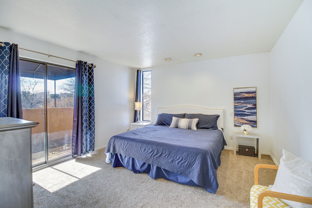 1 Mi to Unm: Convenient Albuquerque Townhome!