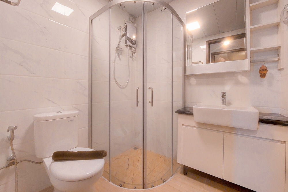 Elegant and Comfort 3BR at Sky House BSD Apartment