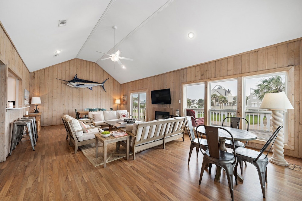 Crab Claw by Ryson Vacation Rentals