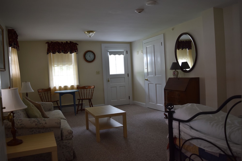 New Hampshire Mountain Inn