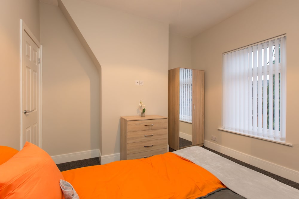 Stoke-on-trent Vacations - Townhouse  Rose Street Stoke - Property Image 2