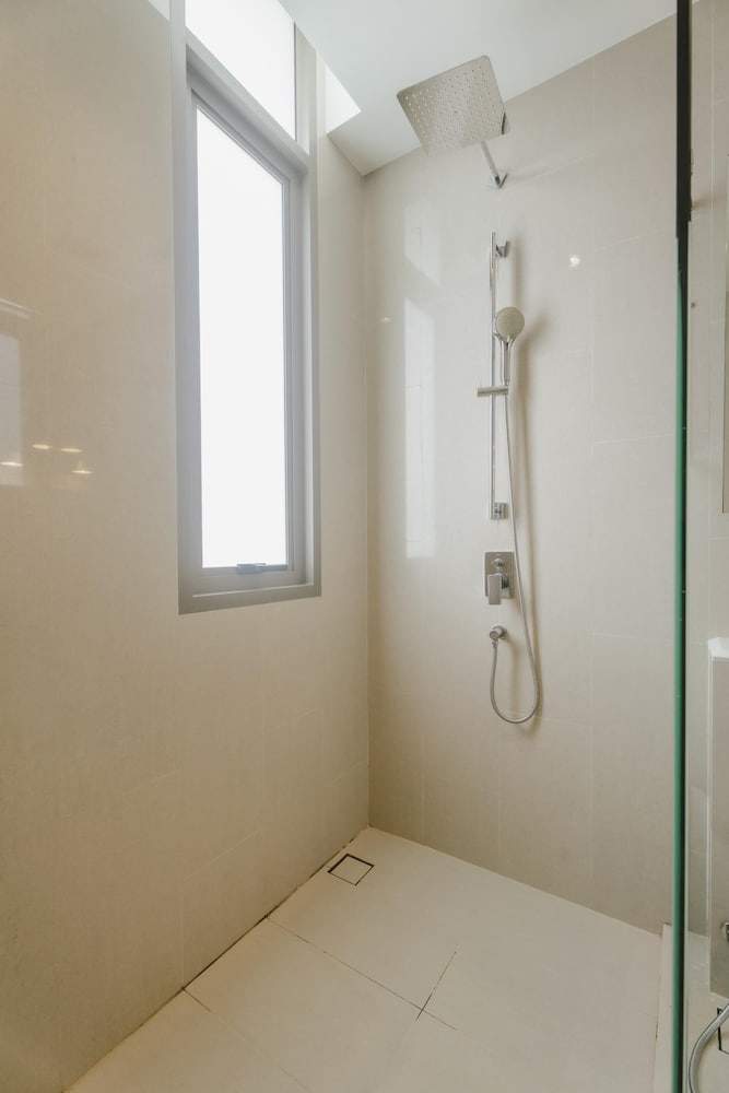 Teak 5BR Pool Villa Bang Tao + Airport Shuttle