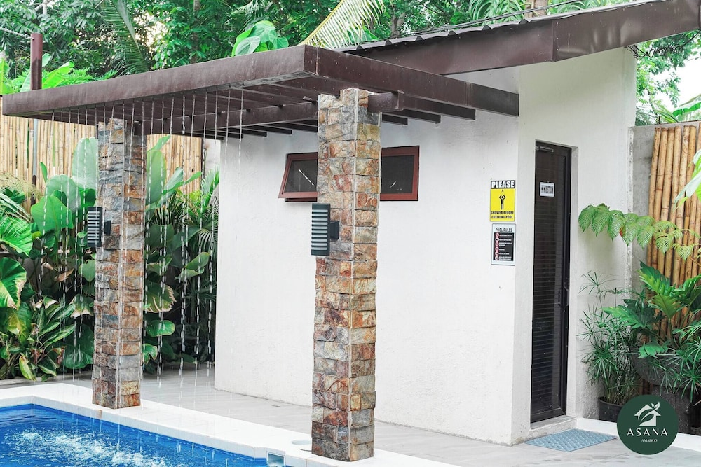 Modern Tropical 2BR Villa & Pool Retreat in Amadeo