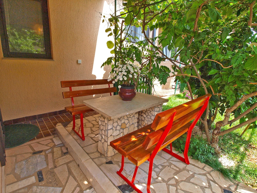 Photo 12
