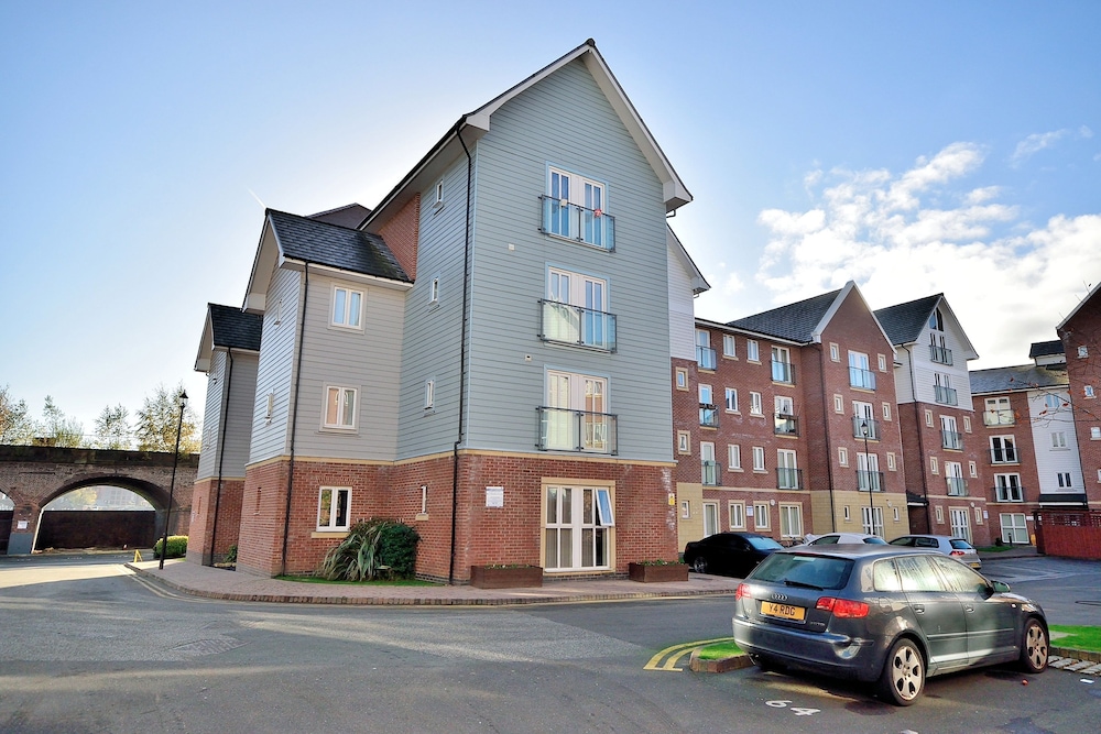Racecourse Serviced Apartments