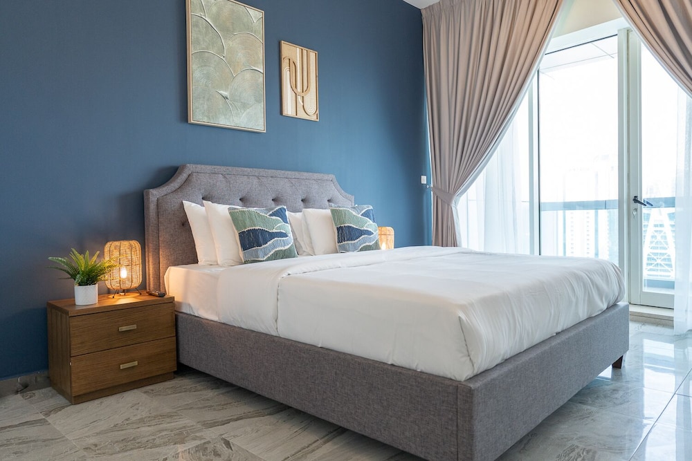 Dubai Marina - Stunning Huge 4 Bedroom Apts Near JBR - Gym - Pool - Parking by Sojo Stay
