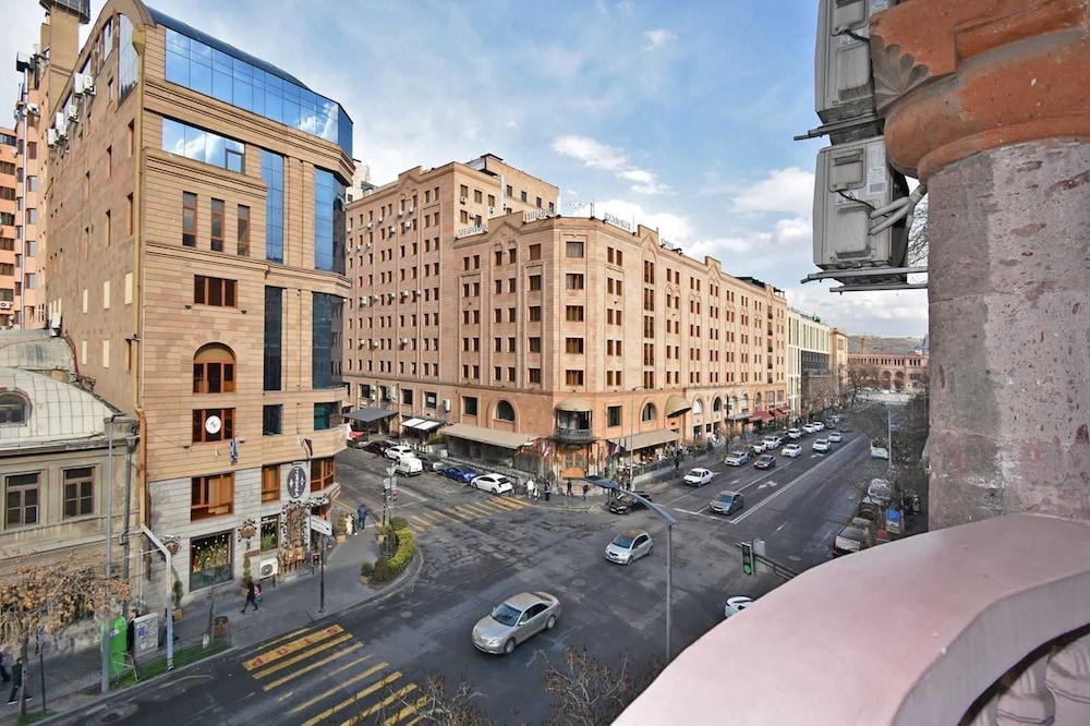 Apartments by Luxe Group AM713