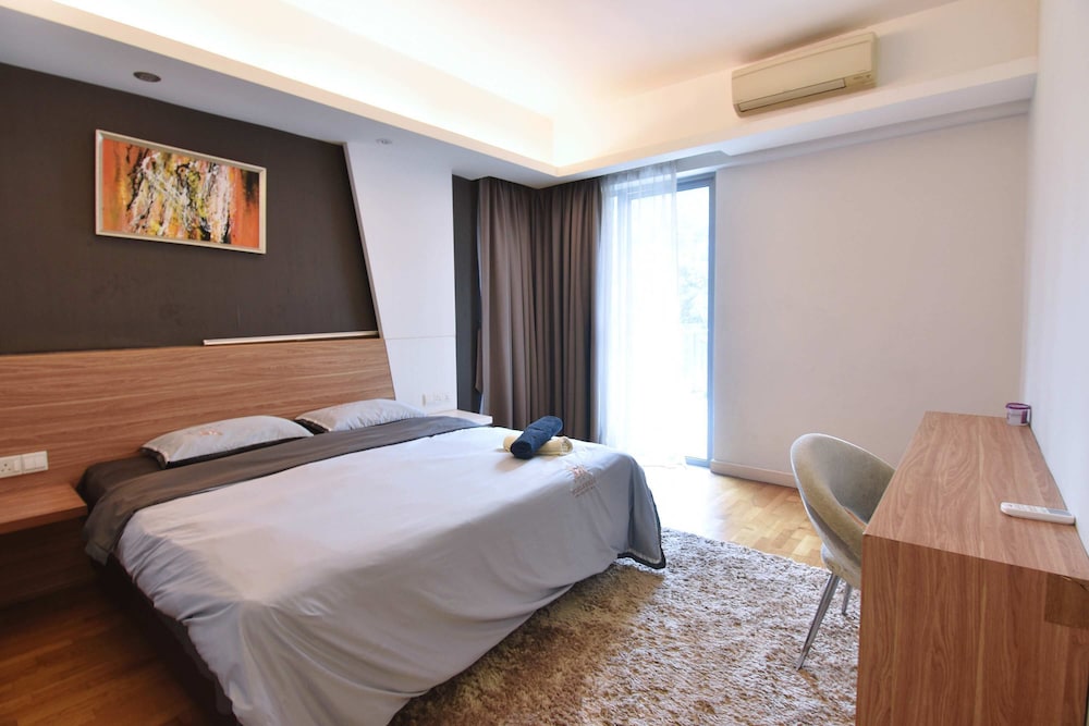 Pet Friendly, 3BR Apt KL, Bathtub & Parking