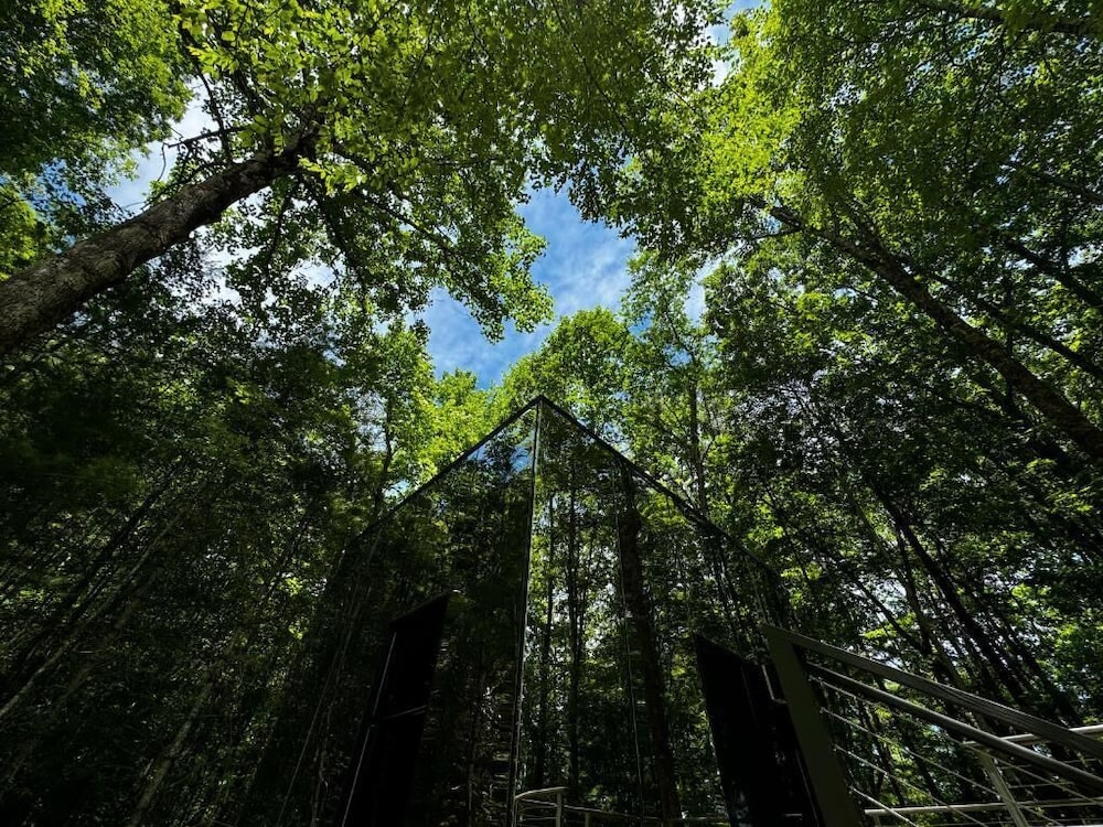 Mirror Cabin - Looking Glass