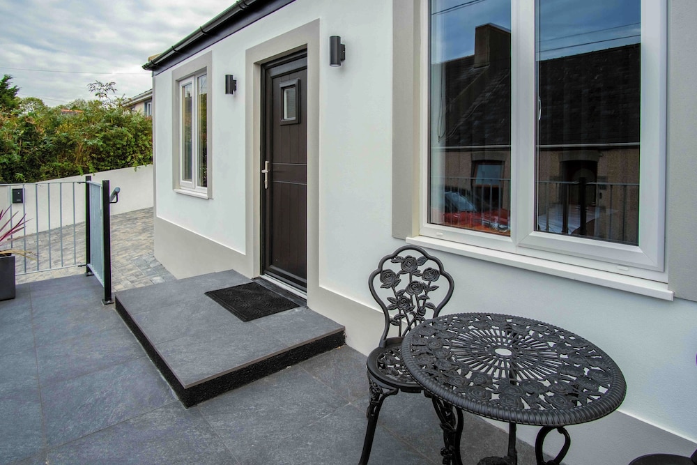 Wiston Street - 2 Bedroom Holiday Home - Pembroke